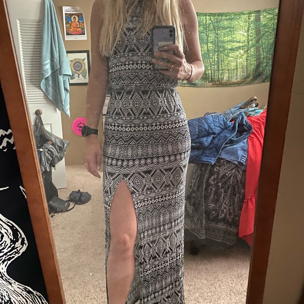 Maxi dress with slit